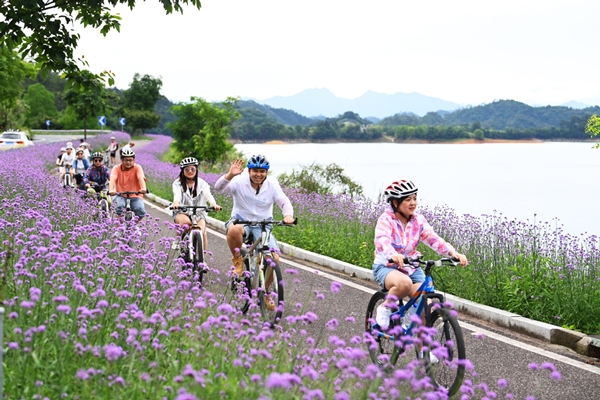 Fitness craze beefing up bicycling boom as urbanites embrace great outdoors